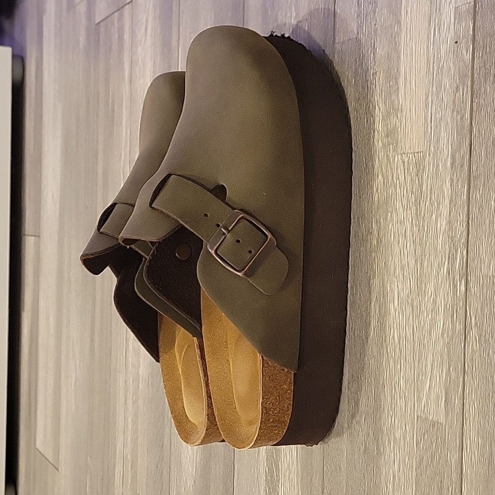 CUSHIONAIRE Platform Clog